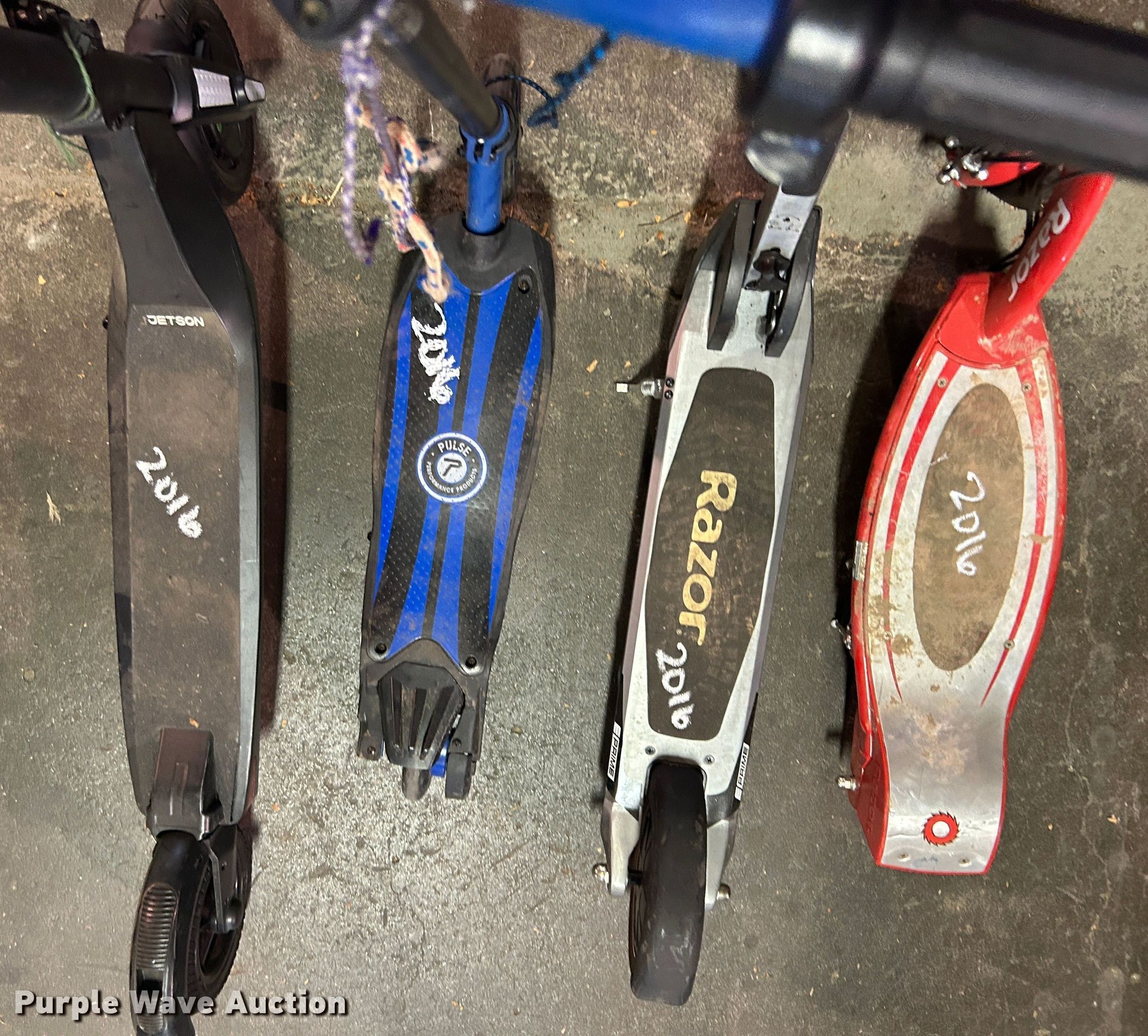 (4) scooters in Tulsa, OK Item LE9656 sold Purple Wave