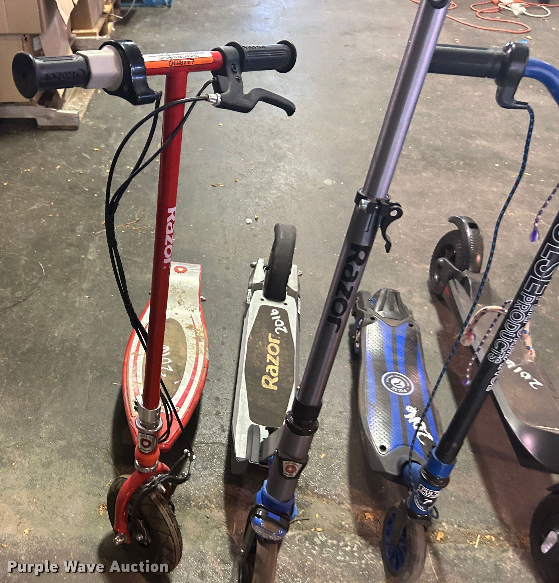 (4) scooters in Tulsa, OK Item LE9656 sold Purple Wave