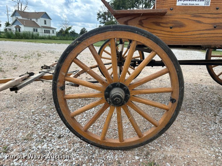 image for item DH1803 Horse drawn carriage
