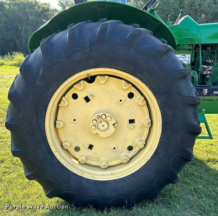 image for item DI7917 John Deere 4010  tractor