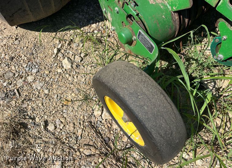 image for item DM1994 2011 John Deere 468 Mega Wide Plus  round baler