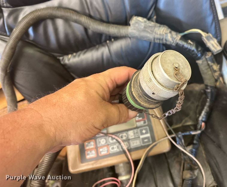 image for item DM1994 2011 John Deere 468 Mega Wide Plus  round baler