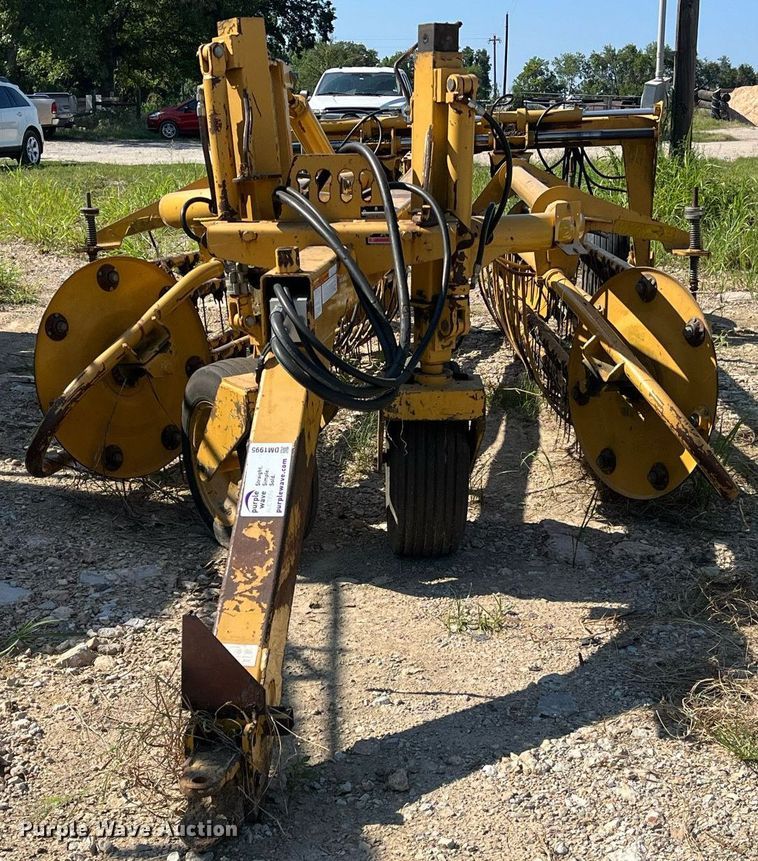 image for item DM1995 Vermeer R2800  hay rake