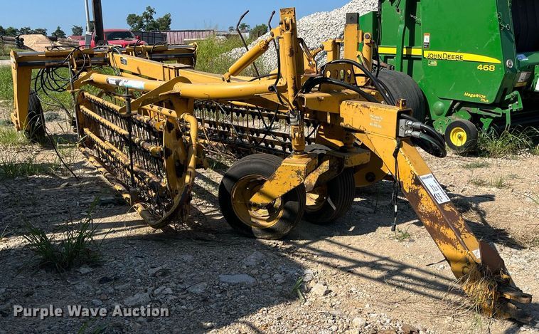 image for item DM1995 Vermeer R2800  hay rake