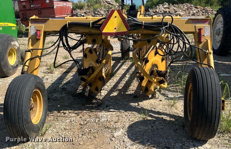 image for item DM1995 Vermeer R2800  hay rake