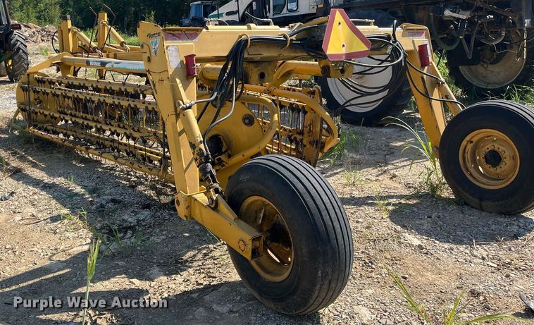 image for item DM1995 Vermeer R2800  hay rake