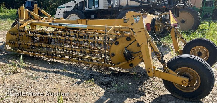 image for item DM1995 Vermeer R2800  hay rake