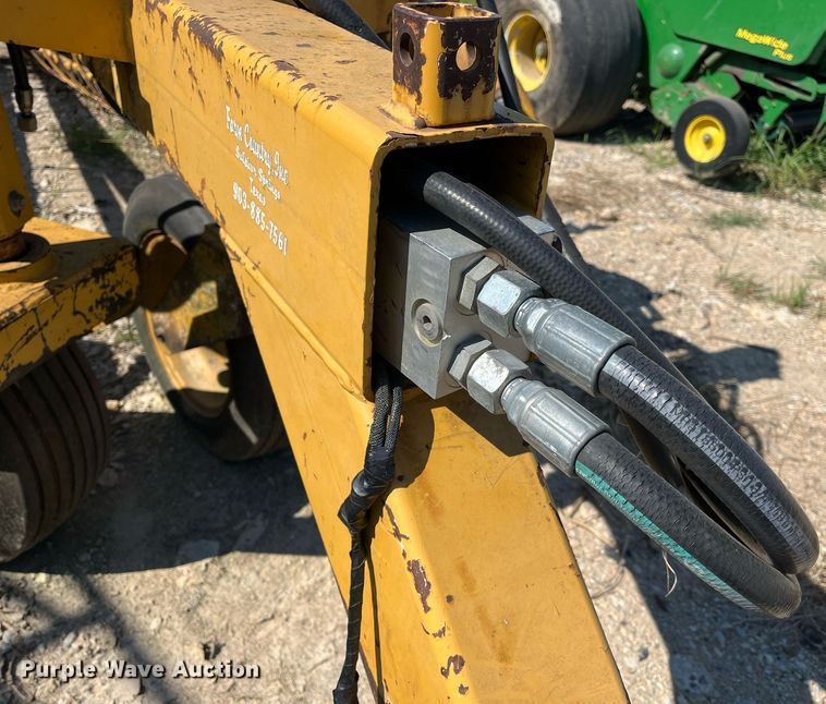 image for item DM1995 Vermeer R2800  hay rake