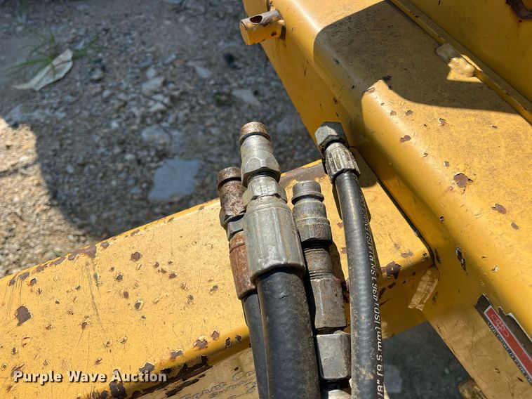 image for item DM1995 Vermeer R2800  hay rake