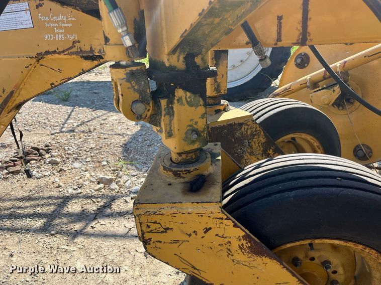 image for item DM1995 Vermeer R2800  hay rake