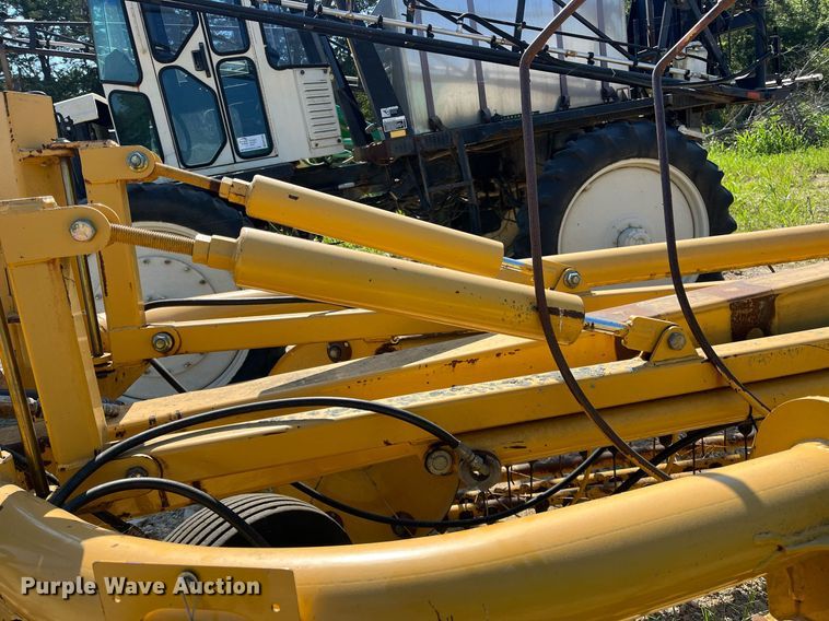 image for item DM1995 Vermeer R2800  hay rake