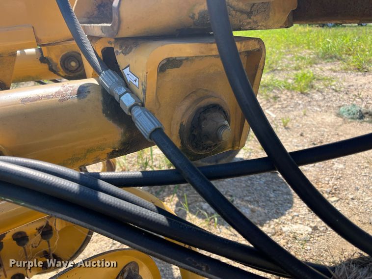 image for item DM1995 Vermeer R2800  hay rake