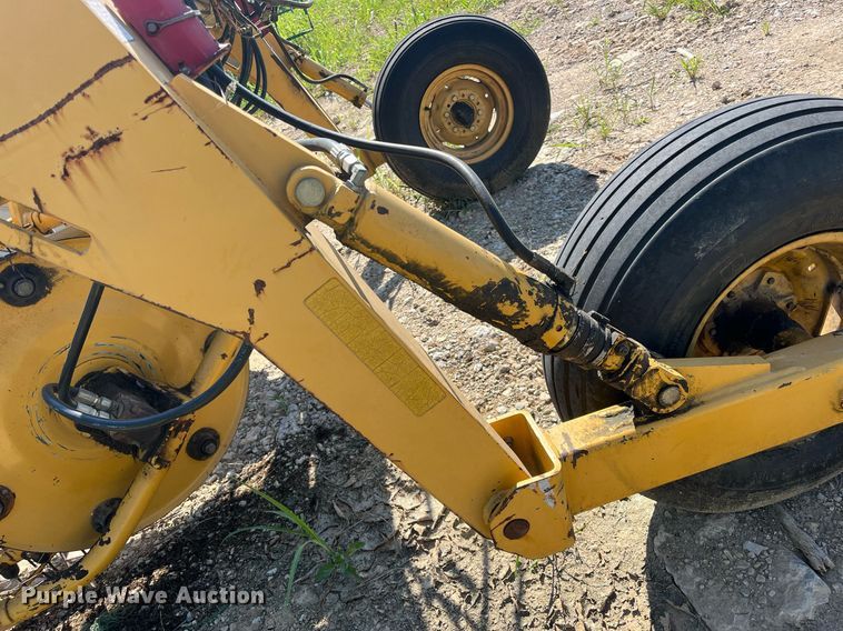 image for item DM1995 Vermeer R2800  hay rake