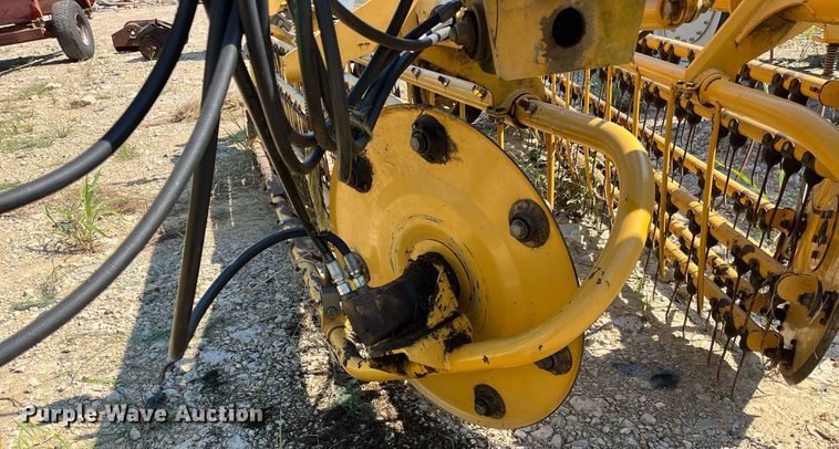 image for item DM1995 Vermeer R2800  hay rake