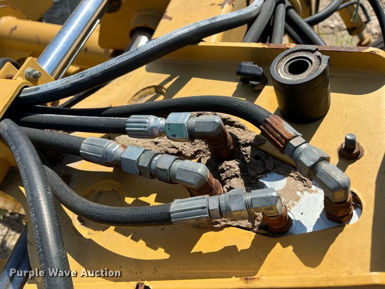 image for item DM1995 Vermeer R2800  hay rake