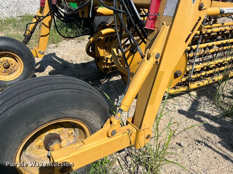 image for item DM1995 Vermeer R2800  hay rake