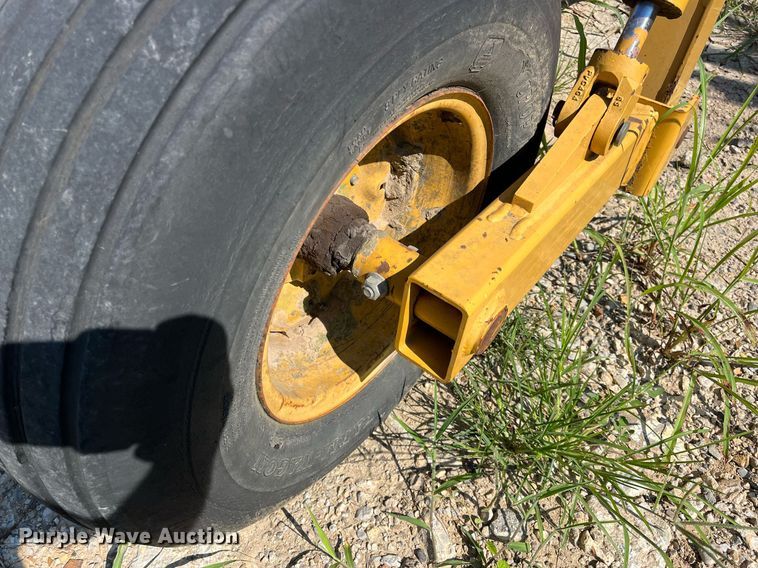 image for item DM1995 Vermeer R2800  hay rake