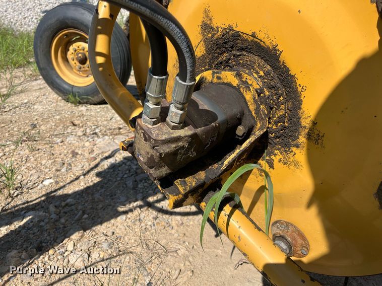 image for item DM1995 Vermeer R2800  hay rake