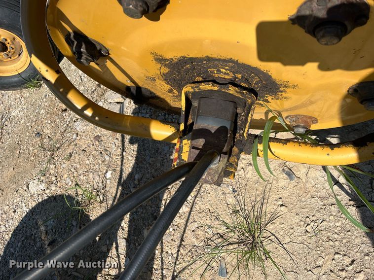 image for item DM1995 Vermeer R2800  hay rake