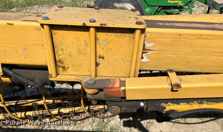 image for item DM1995 Vermeer R2800  hay rake