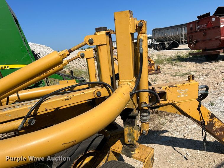 image for item DM1995 Vermeer R2800  hay rake