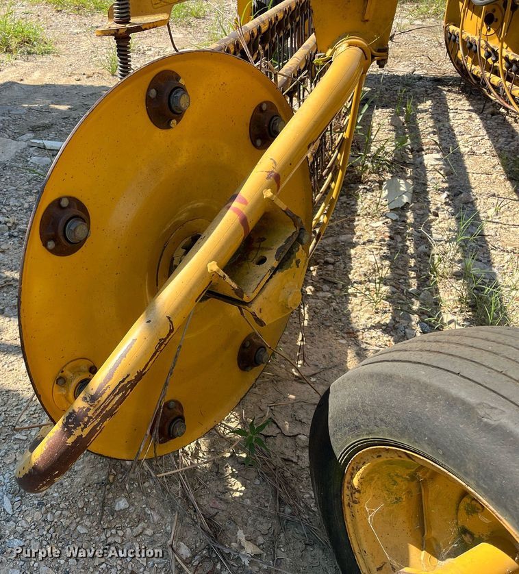 image for item DM1995 Vermeer R2800  hay rake