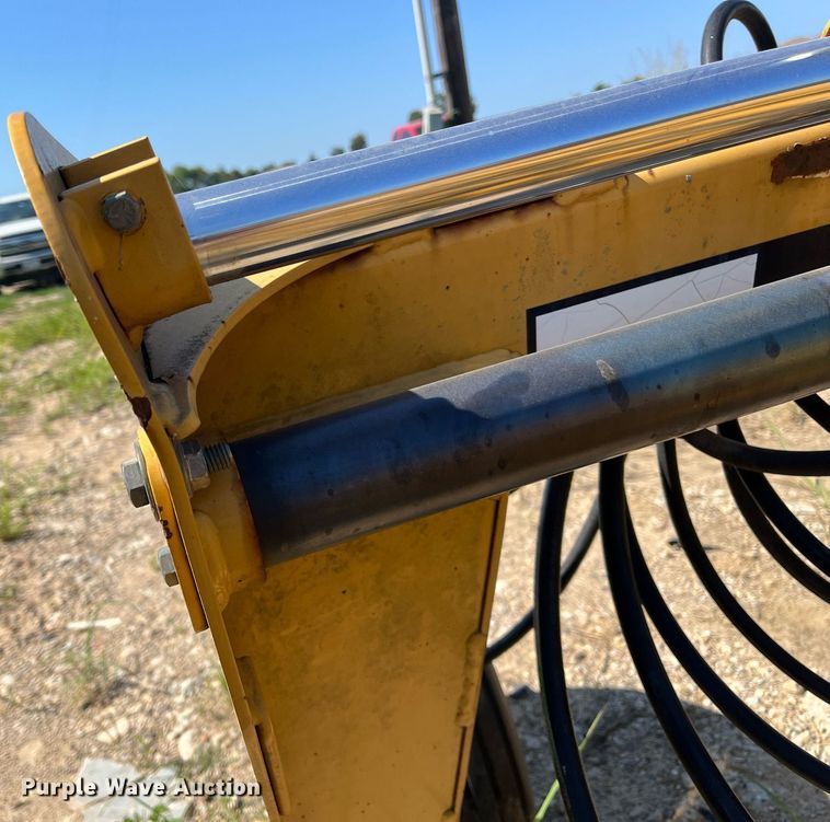 image for item DM1995 Vermeer R2800  hay rake