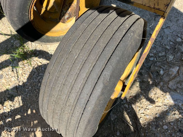 image for item DM1995 Vermeer R2800  hay rake