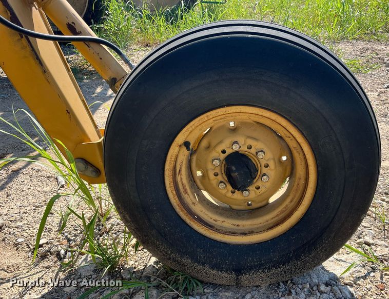 image for item DM1995 Vermeer R2800  hay rake