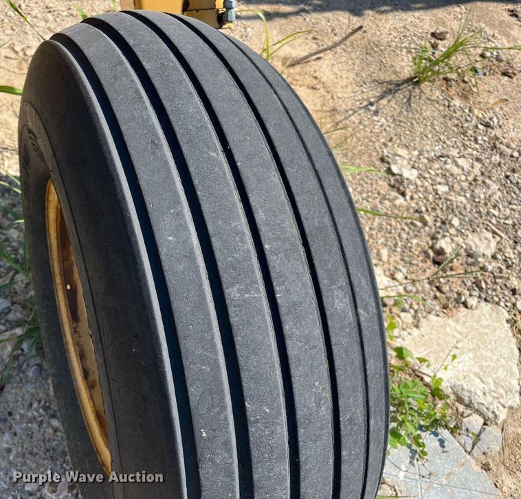 image for item DM1995 Vermeer R2800  hay rake