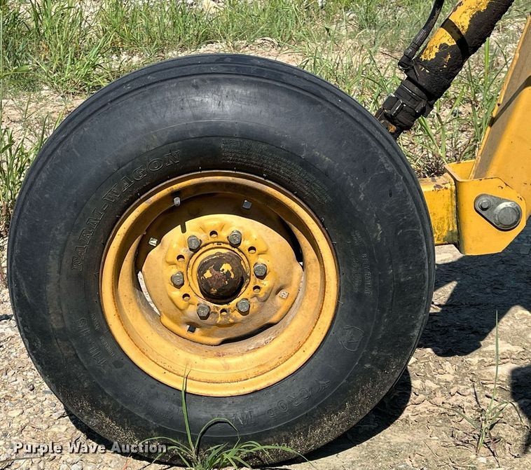 image for item DM1995 Vermeer R2800  hay rake