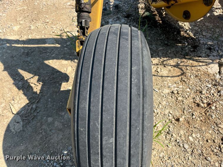 image for item DM1995 Vermeer R2800  hay rake