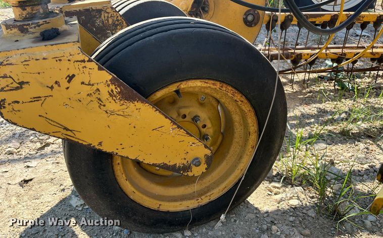 image for item DM1995 Vermeer R2800  hay rake