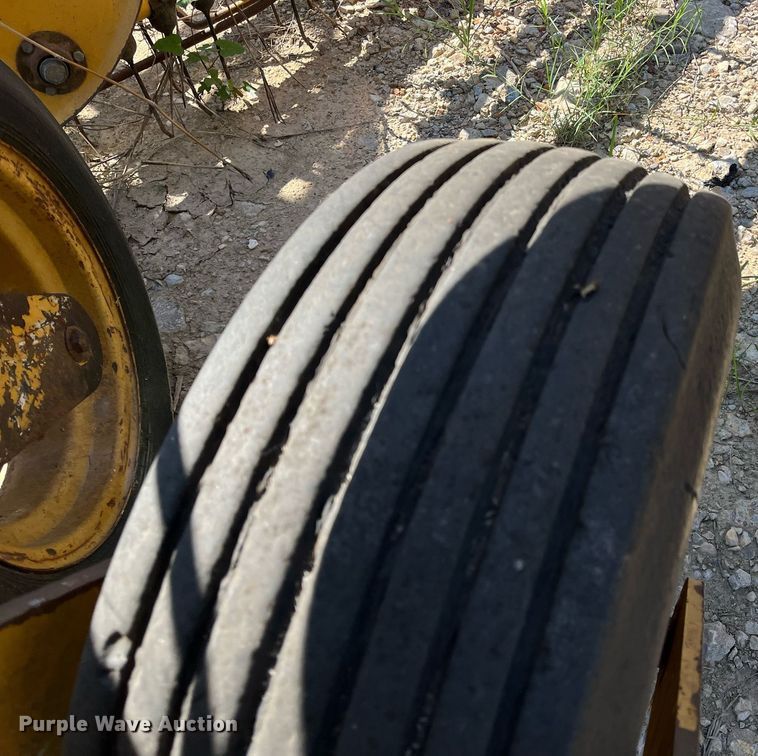 image for item DM1995 Vermeer R2800  hay rake