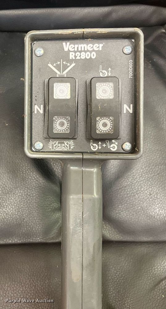 image for item DM1995 Vermeer R2800  hay rake