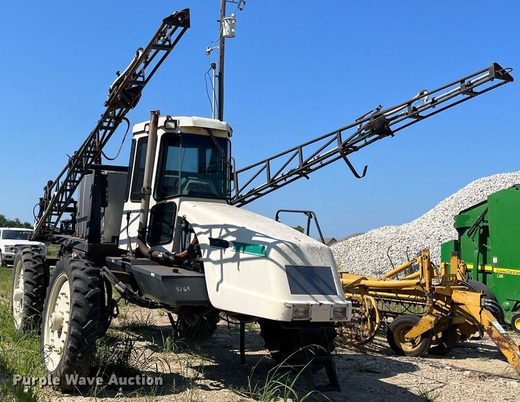 image for item DM1996 Willmar Ranger 7200  sprayer