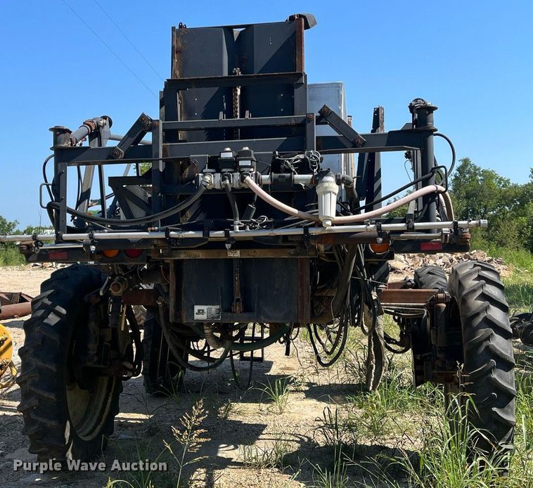 image for item DM1996 Willmar Ranger 7200  sprayer