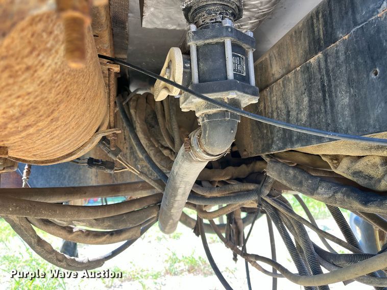 image for item DM1996 Willmar Ranger 7200  sprayer