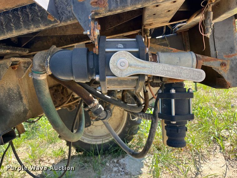 image for item DM1996 Willmar Ranger 7200  sprayer