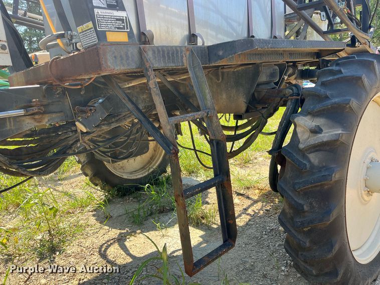 image for item DM1996 Willmar Ranger 7200  sprayer