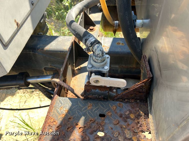 image for item DM1996 Willmar Ranger 7200  sprayer