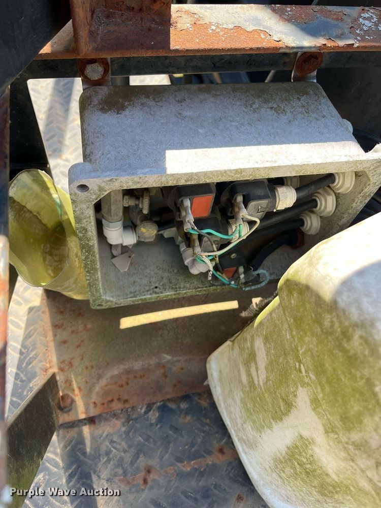 image for item DM1996 Willmar Ranger 7200  sprayer