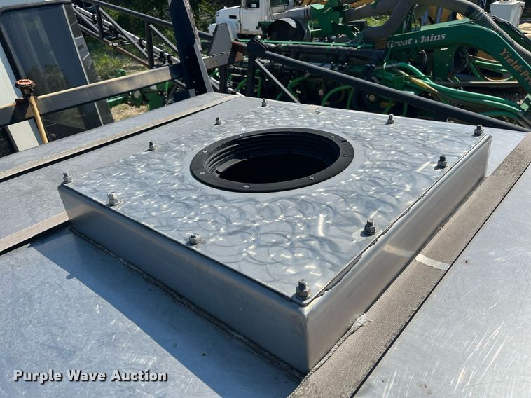 image for item DM1996 Willmar Ranger 7200  sprayer