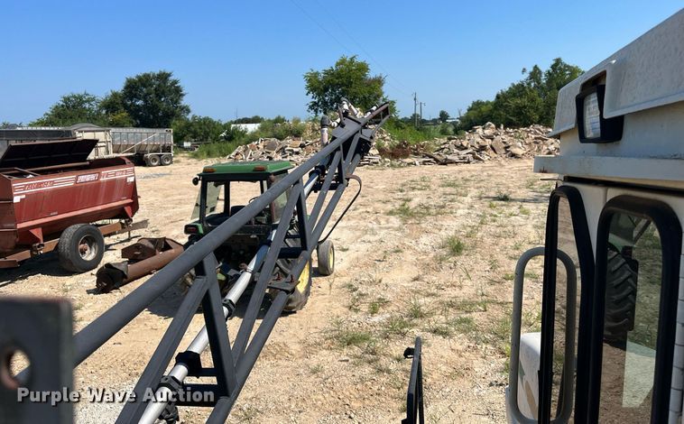 image for item DM1996 Willmar Ranger 7200  sprayer