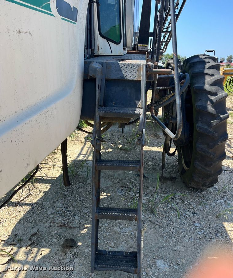 image for item DM1996 Willmar Ranger 7200  sprayer