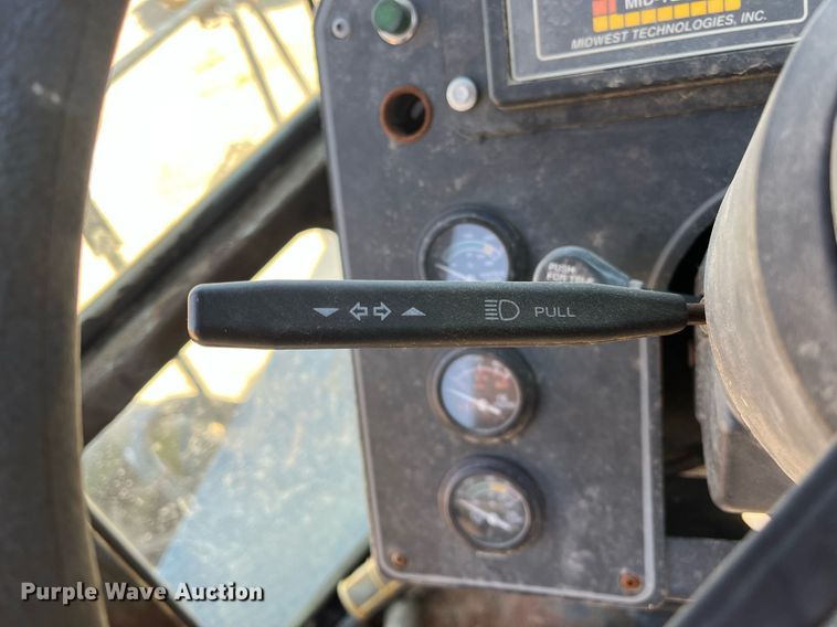 image for item DM1996 Willmar Ranger 7200  sprayer