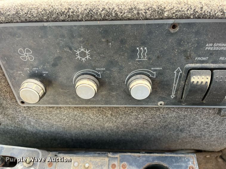 image for item DM1996 Willmar Ranger 7200  sprayer