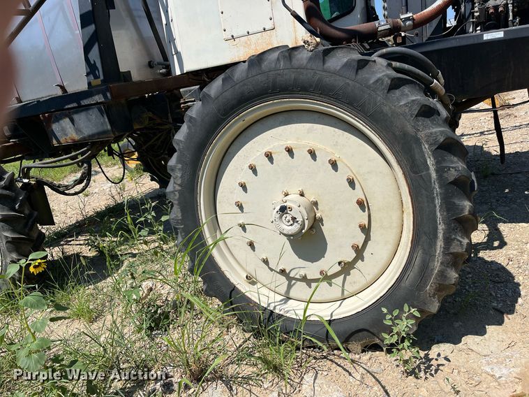 image for item DM1996 Willmar Ranger 7200  sprayer