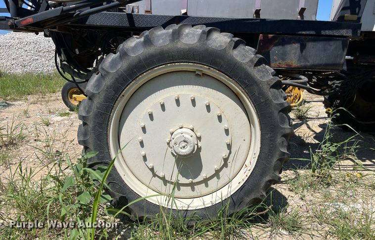 image for item DM1996 Willmar Ranger 7200  sprayer