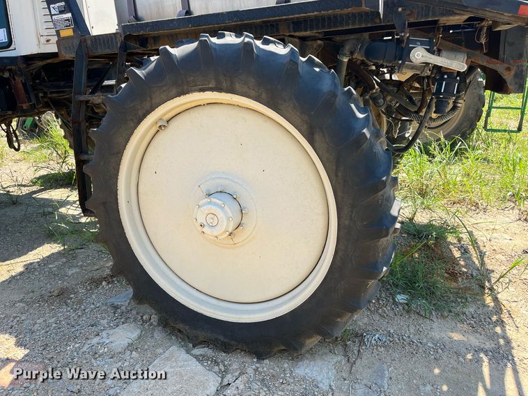 image for item DM1996 Willmar Ranger 7200  sprayer